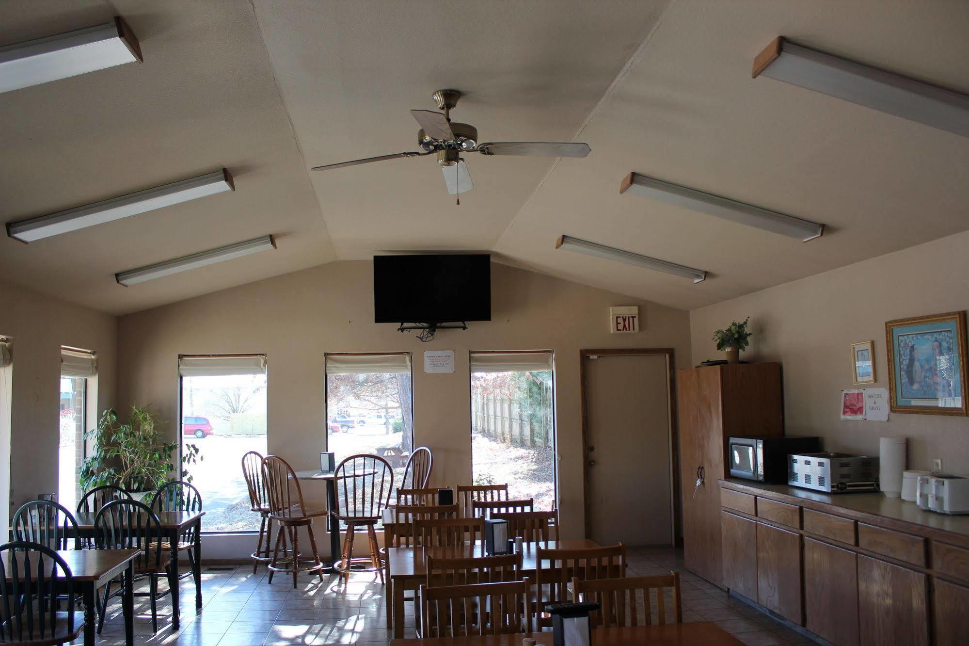 Oak Hill Inn And Suites Tahlequah Buitenkant foto